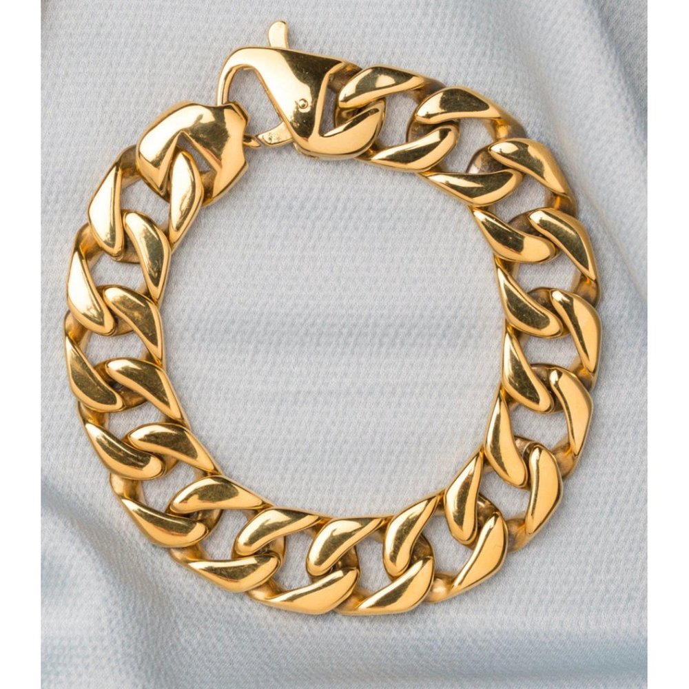 Elegant Gold Bracelet